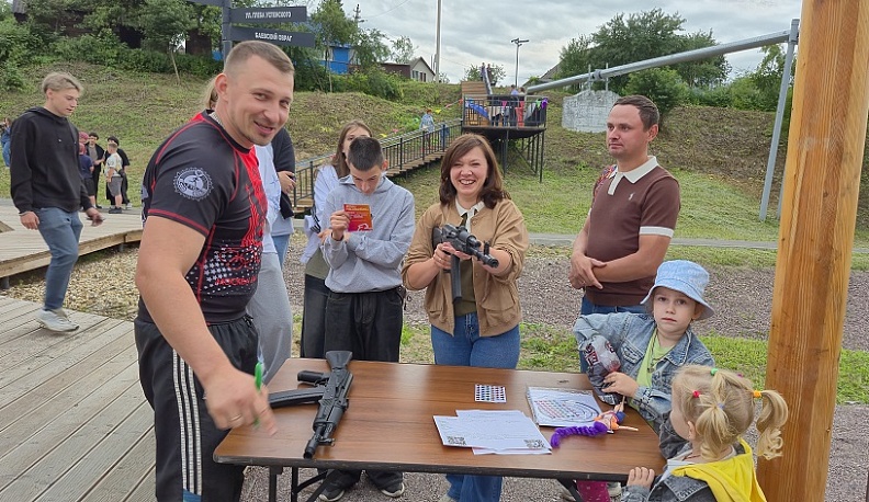 В Сухиничах молодёжный праздник устроили в овраге