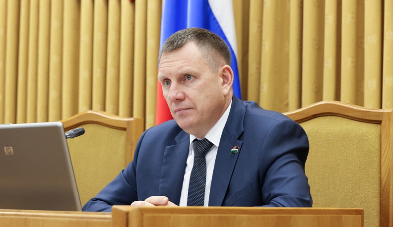 Геннадий Новосельцев поздравил мам региона с праздником