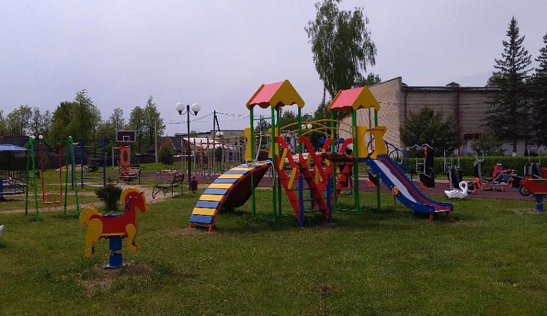 Новые качели и карусели 