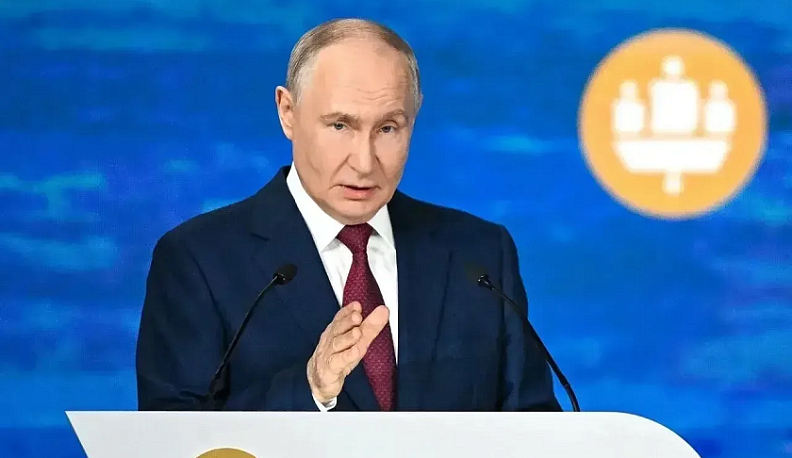 Владимир Путин выступил на пленарной сессии ПМЭФ-2026