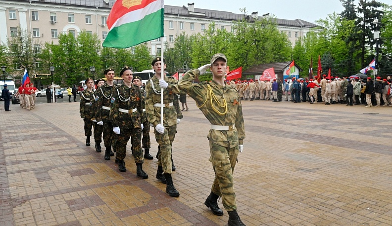 В Калуге прошел смотр строя и песни среди юнармейцев и учеников кадетских классов