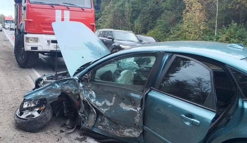 Две иномарки столкнулись в Дзержинском районе