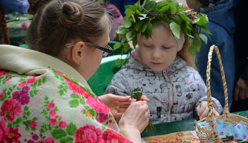 В Калуге отпраздновали Троицу народными гуляниями