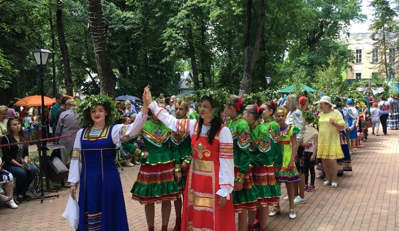 В Калуге отметили праздник Светлой Троицы