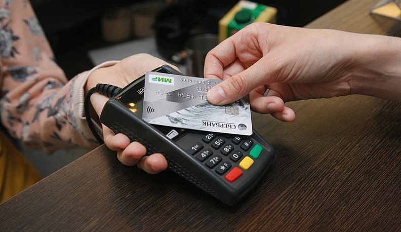 В Кирове женщина попалась на покупках с краденой карты