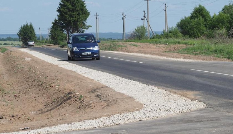Продолжается ремонт дорог в Перемышльском районе