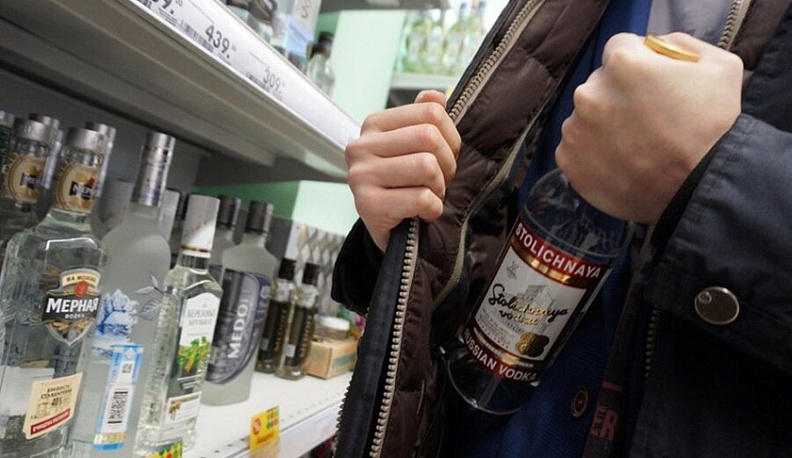 Калужские подростки вынесли из магазина алкоголь на 13 тысяч рублей