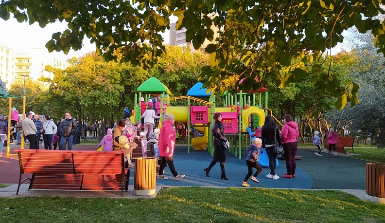 В День микрорайона «Тайфун» в Калуге открыли реконструированный сквер