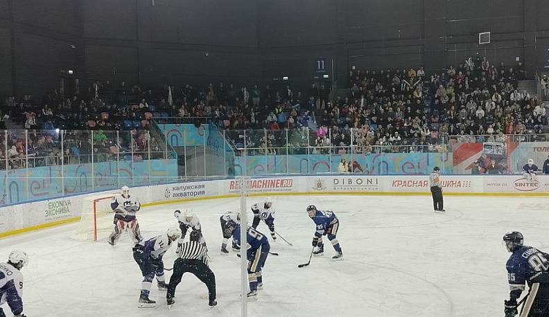 Калужские хоккеисты сразились с салихардским клубом