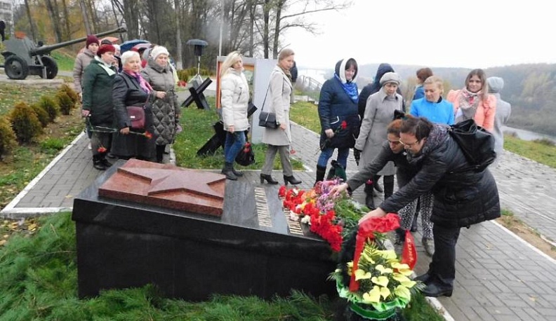 В Товаркове увековечили память советских бойцов, погибших при защите поселка