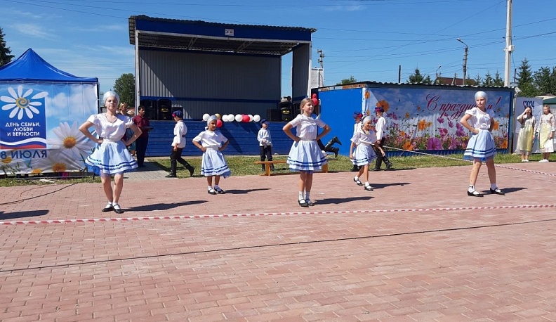 В Жуковском районе состоялся фестиваль «Ромашковое лето»