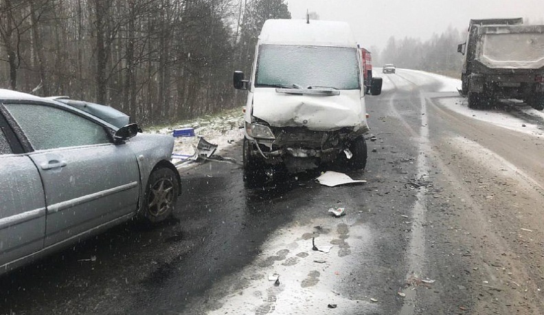 В Калужской области в тройном ДТП погибла женщина