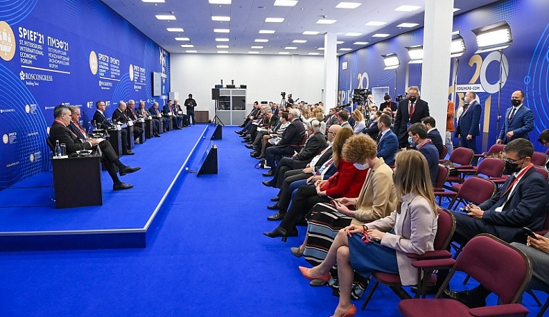 Губернатор Владислав Шапша рассказал о встрече с американскими партнерами на международном экономическом форуме