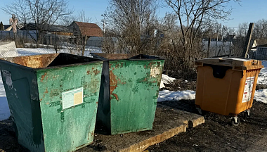 В Мещовске убрали мусор с контейнерной площадки по просьбе жителя