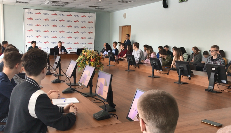 Олег Калугин встретился со студентами обнинского МИФИ 