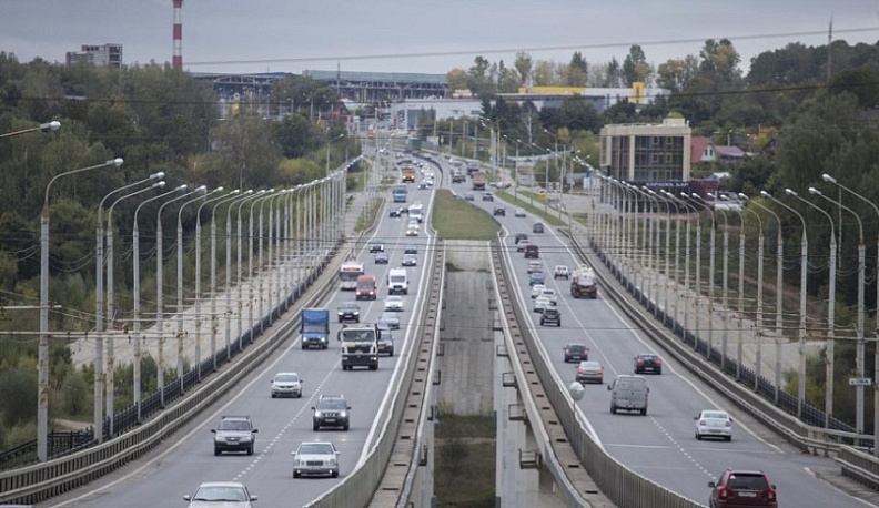 В Калуге от наледи обработали четыре объекта повышенной опасности