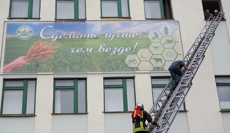 В Калуге в Тимирязевской академии тушили учебный пожар