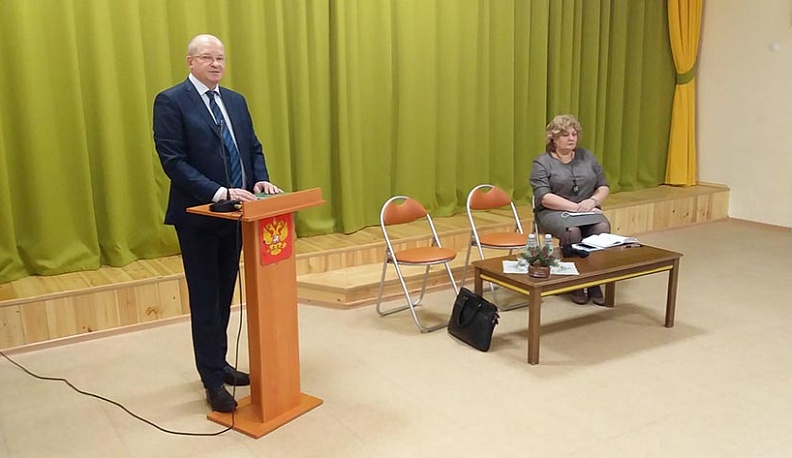 Александр Аникеев рассказал родителям калужских школьников о цифровой трансформации