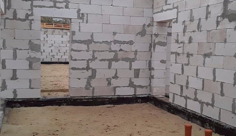 В Мещовском районе продолжается строительство сельского дома культуры