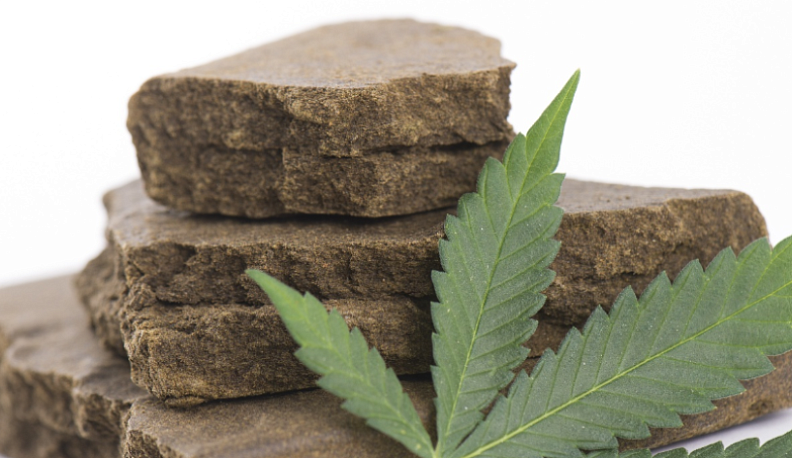 В Дзержинском районе несовершеннолетний продавал наркотики