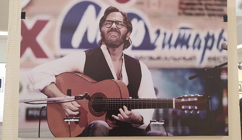 В Калужском Доме музыки открылась выставка, посвящённая «Миру гитары»