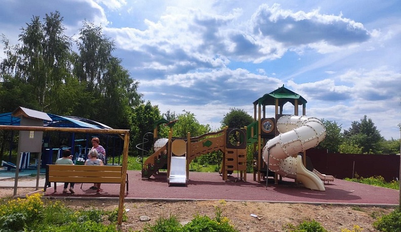 В Дзержинском районе продолжается благоустройство общественных территорий