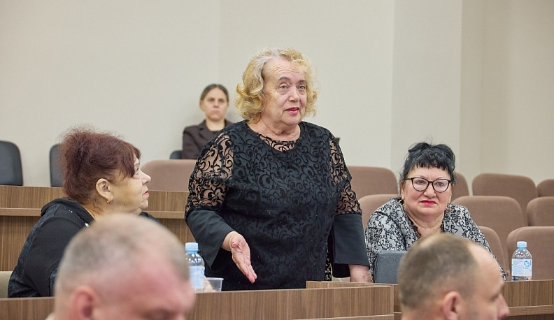 Опыт работы старост Дзержинского округа заинтересовал региональных парламентариев