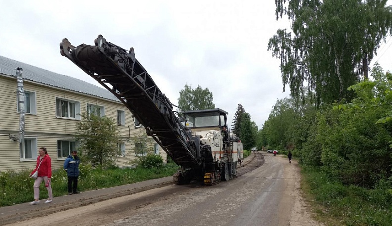 В Кондрове сразу на нескольких улицах идет ремонт дорожного покрытия