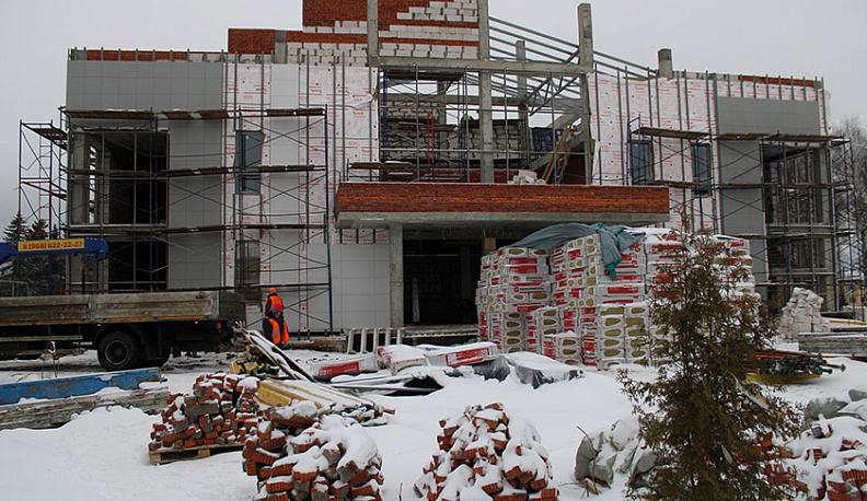 В поселке Ферзиково продолжается строительство Центра культурного развития. 