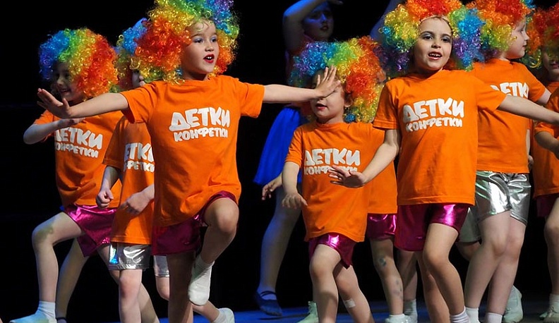 В Калуге на сцену вышли «Детки-конфетки»