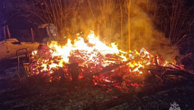 В Боровском округе пожар в дачном доме тушили 12 пожарных