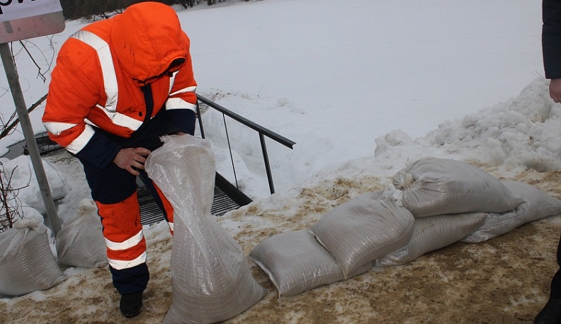 Пригород Калуги спасли от учебного наводнения