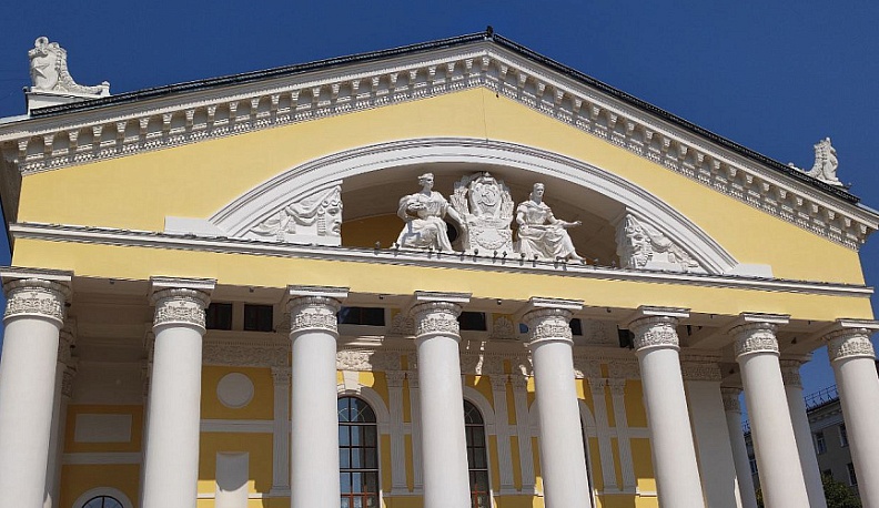 Калужский драмтеатр просит зрителей поделиться фотографиями с гастролей Курского драмтеатра