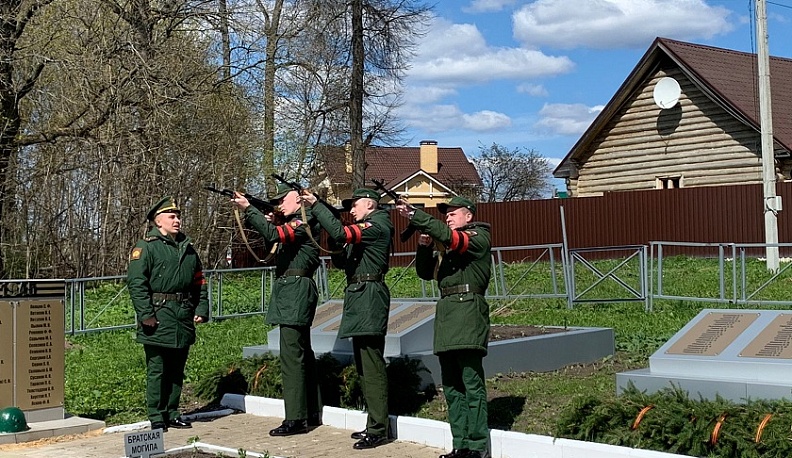 В Тарусском районе в преддверии 9 мая увековечили память героя Дмитрия Пучкина