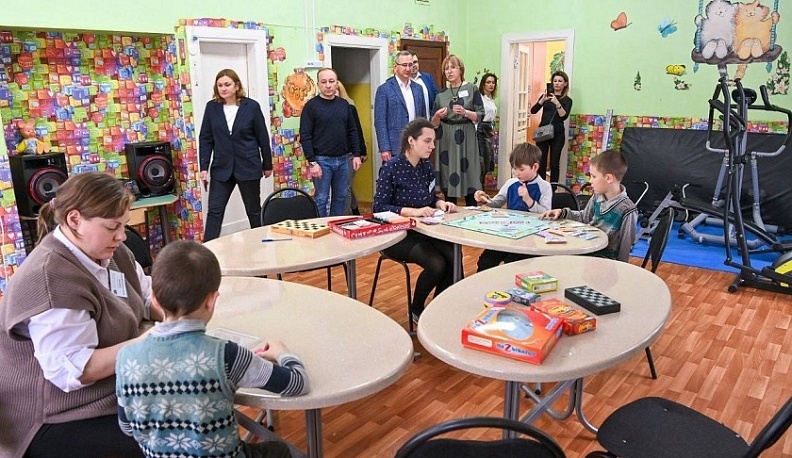 Владислав Шапша посетил Людиновский Центр социальной помощи семье и детям «Чайка»