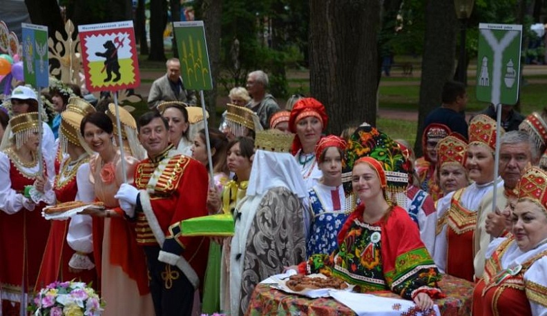 В Центральном парке культуры и отдыха прошел парад районов Калужской области 