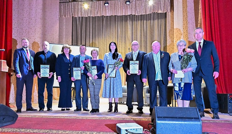 Владислав Шапша отметил результаты Думиничского района по итогам 2024 года и поставил задачи на предстоящий период