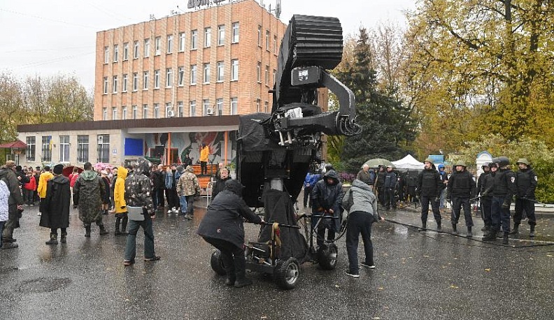 ШЛЯПУ  НЕ СНИМАЕМ!