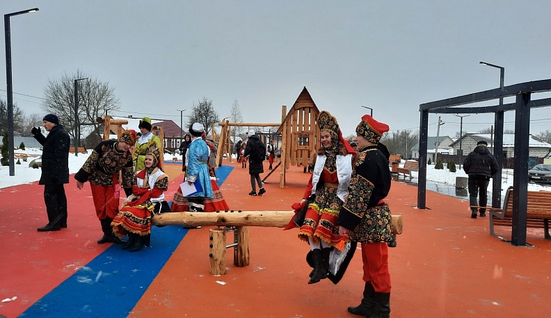 В Сухиничах торжественно открыли обновленную площадь