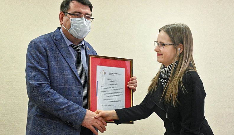 Коллектив газеты «Весть» получил Благодарственное письмо от сенатора Анатолия Артамонова