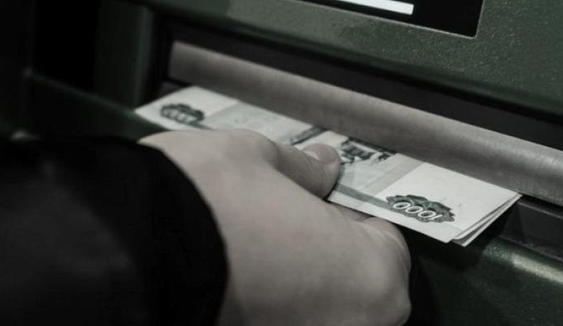 Калужанин снял 50 тысяч рублей с чужой банковской карты