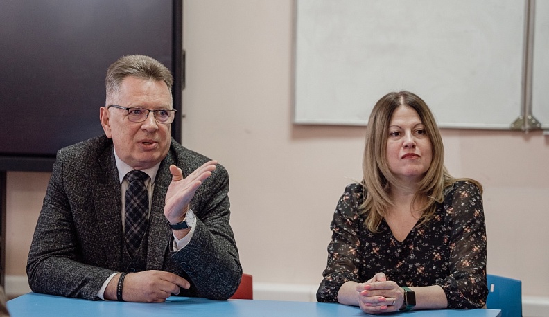 Ректор КГУ представил новую исполняющую обязанности директора института истории и права