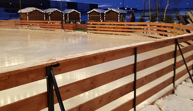 В Калуге на Правом берегу около гипермаркета «Глобус» открылся бесплатный каток