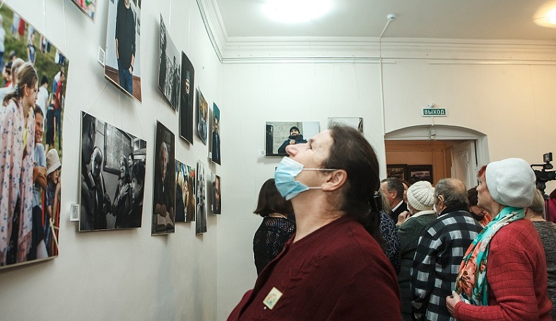 В Козельске открылась выставка фоторабот Василия Батурина «Без масок»