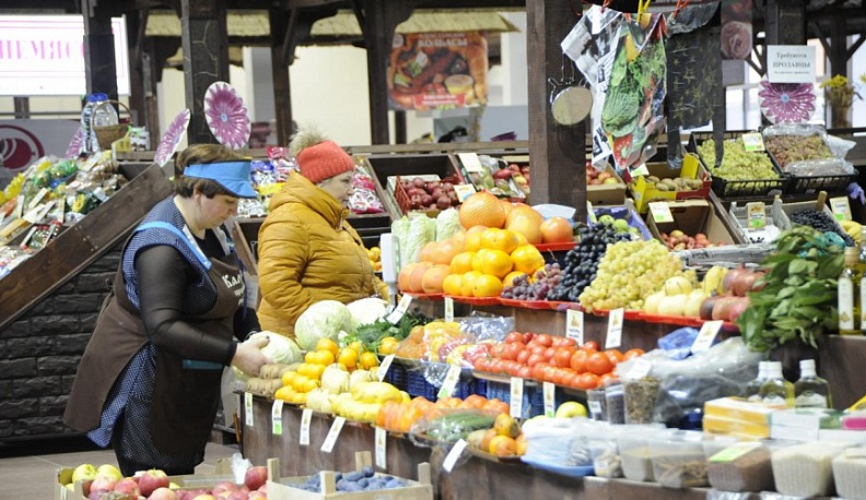 На прилавках магазинов в Калужской области подорожали чай, помидоры и конфеты