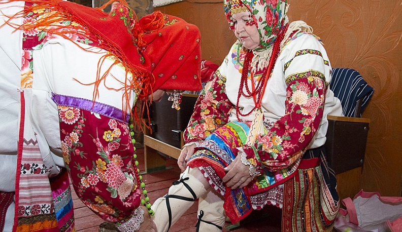 Лапти обуть надо умеючи.