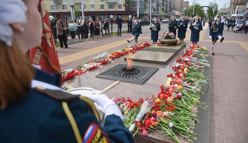 Почему горит Вечный огонь?