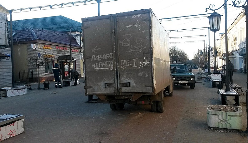 Театральная или Облупская?