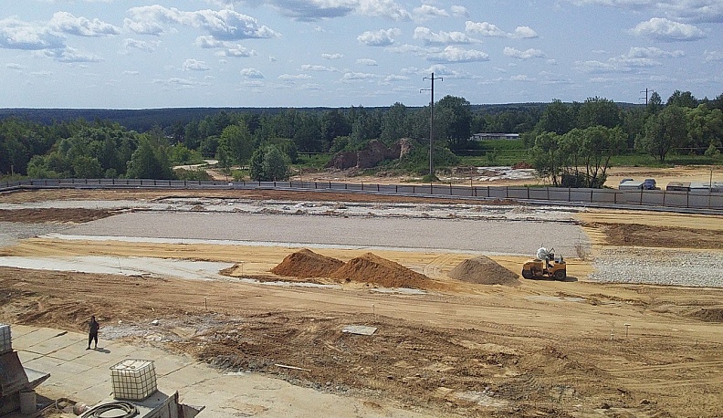 В Калуге начали строить стадион рядом с новой школой на Байконуре