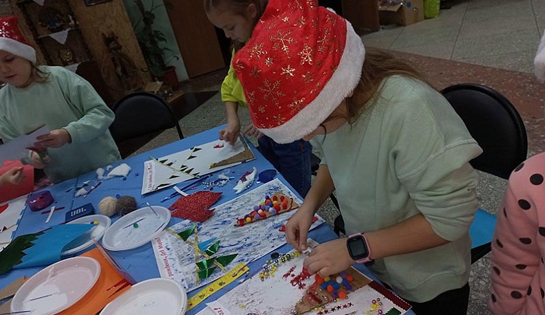 В День рождения Деда Мороза в Тарусе делали поздравительные открытки